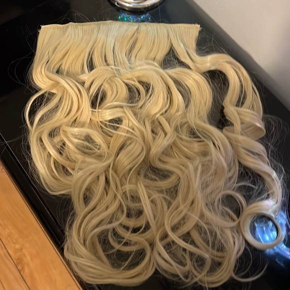 s noilite Other - Clip in hair extension 1 piece w 5 clips for placement color is platinum blonde